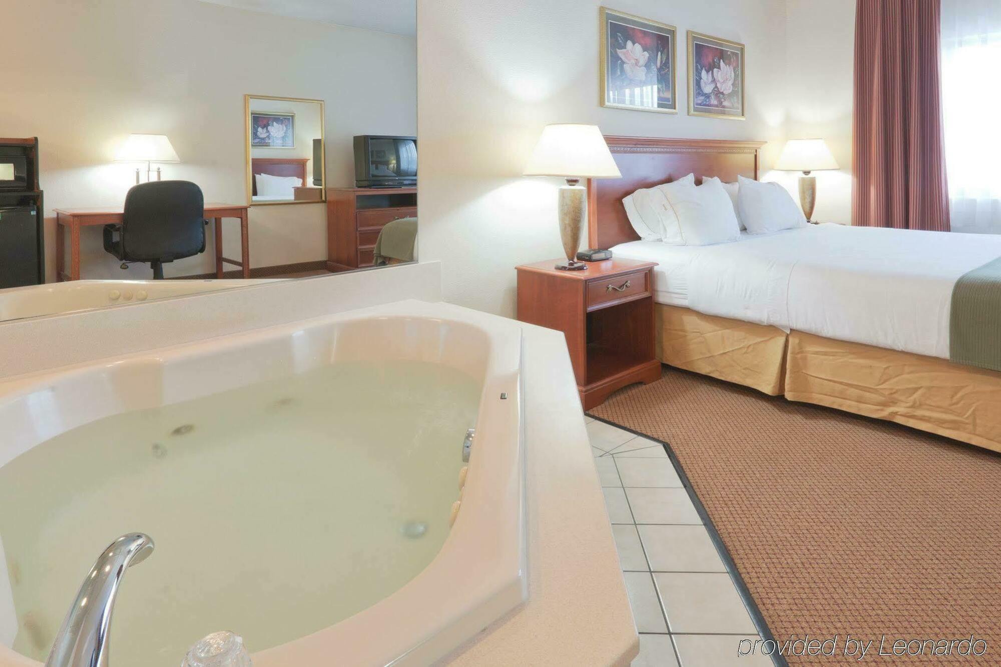 Holiday Inn Express Marshall, An Ihg Hotel Exterior foto